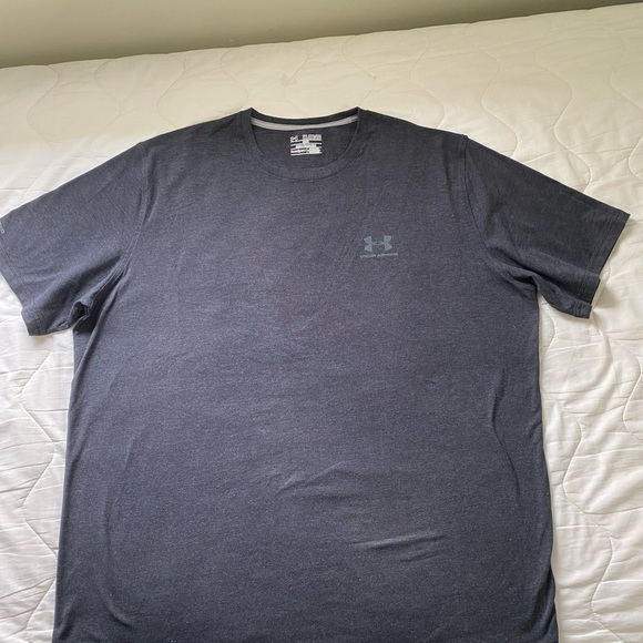 Under Armour Shirt - Picture 2 of 3